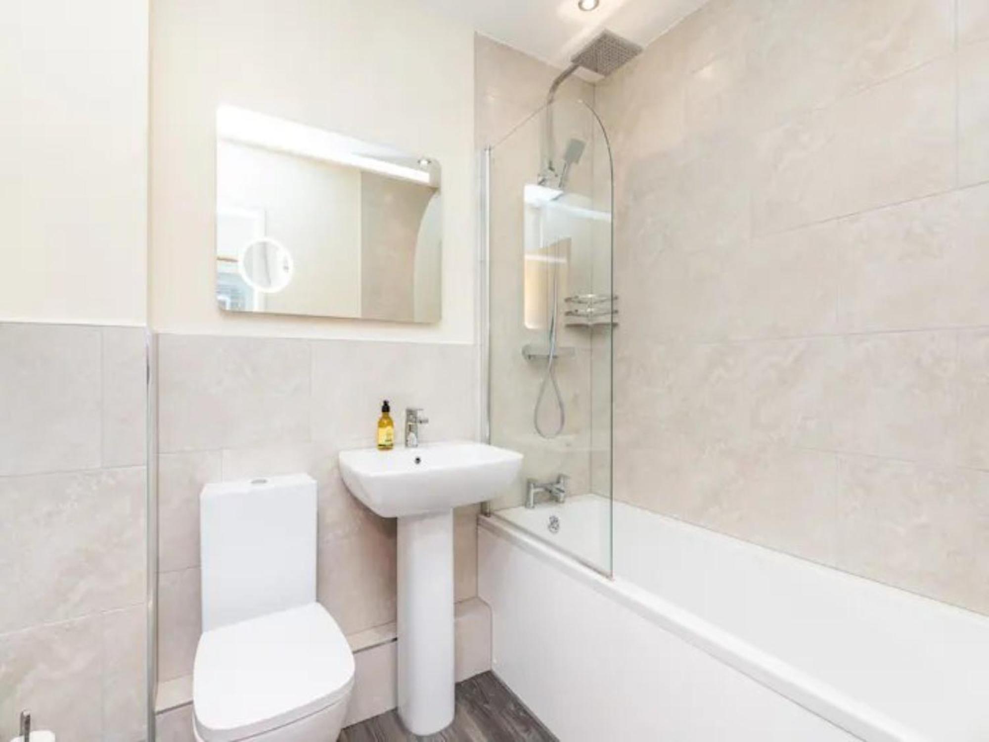 Pass The Keys Central Townhouse With Free Parking ยอร์ค ภายนอก รูปภาพ